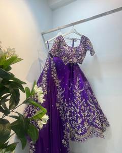 Grand Affair Brodé Mariage Lehenga Vêtements Indiens et Pakistanais - Product Image 4