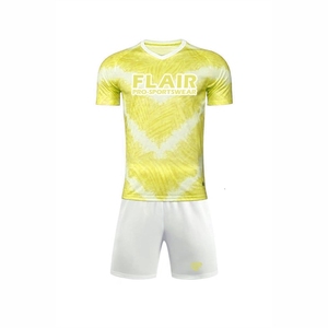 Maillot de football personnalisé pour enfants au design rétro meilleure qualité 100% polyester confortable respirant ensemble de haut court à l'avant nom du service OEM - Product Image 6