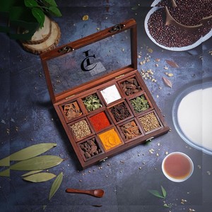 Boîte à épices en bois et en verre favorise un stockage alimentaire hygiénique en gardant les épices couvertes et protégées de manière sûre. - Product Image 5