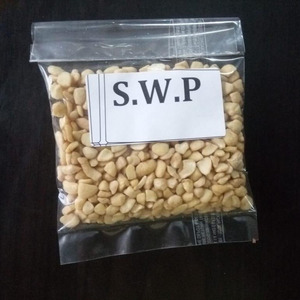 Noix de cajou fraîches brutes 3-3,5 mm de haute qualité, qualité alimentaire, en provenance du Vietnam par Nam Tin Phat, pour les collations, approuvées par les acheteurs du monde entier - Product Image 1