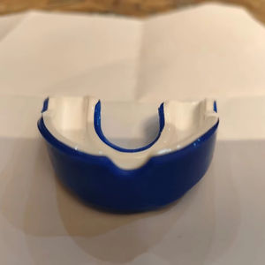 Protège-dents de boxe pour adultes avec logo personnalisé, nouveau modèle avec style dentaire, prix de gros, fabrication sur mesure et impression personnalisée - Product Image 1