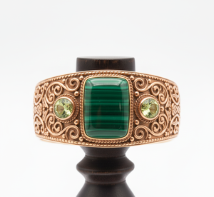 Brazalete Hecho a Mano de Malaquita de Plata Tibetana para Hombre, Pulsera Abierta Ajustable de Oro Bohemio de 14K para Aniversario, Ocasión Hinduismo - Product Image 1