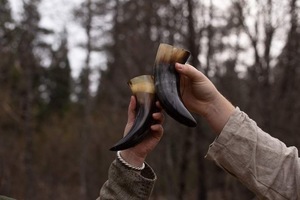 Corne à boire naturelle Viking de haute qualité polie écologique en corne de buffle Design animal - Product Image 2