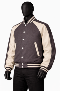 แจ็คเก็ตวาร์ซิตี้สีเทาแบบสตรีทแวร์ปักลายตามสั่ง OEM พร้อมแขนเสื้อตัดสี แจ็คเก็ตเลตเตอร์แมนคลาสสิก แจ็คเก็ตวาร์ซิตี้สำหรับผู้ชาย - Product Image 6