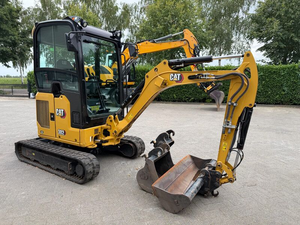 Miniexcavadora CAT 302CR modelo estándar de 2 toneladas con motor, caja de cambios y bomba de engranajes esenciales. - Product Image 1