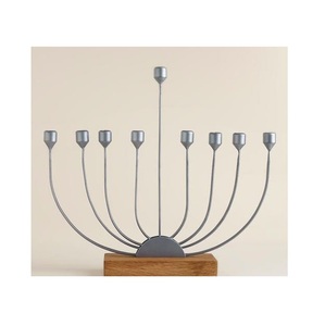 Ménorah élégante en aluminium écologique pour une décoration de vacances minimaliste, ajoutant une touche d'élégance subtile aux traditions de Hanoucca et de Noël - Product Image 5