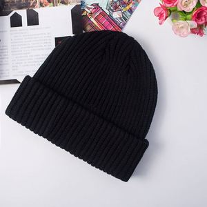 Gorro de punto con gofres y logotipo personalizado, gorro con etiqueta tejida de cuero cálido para invierno con personaje de parche e impresión de puntos - Product Image 3
