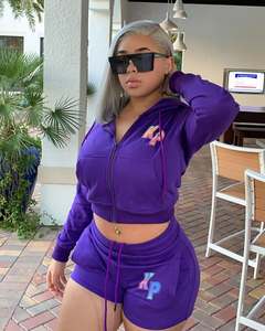 Chándales personalizables con cremallera para mujer, chándales para mujer, Sudadera con capucha recortada y conjunto corto para mujer - Product Image 5