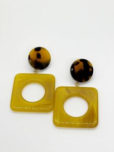 Pendientes artesanales de resina transparente de gota de agua - Product Image 1