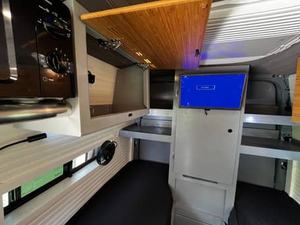 MEJOR VENTA 2022, MERCEDES-BENZ SPRINTER 2500 4X4, CONVERSIÓN A CAMPER PERSONALIZADA, TURBODIÉSEL V6, TRACCIÓN EN LAS CUATRO RUEDAS, CARROCERÍA DE TECHO ALTO - Product Image 5
