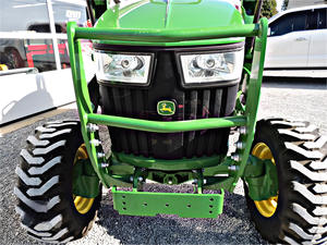 Tracteur utilitaire compact John Deere 4052M d'occasion de 2020 en bon état, de haute qualité et à prix avantageux à vendre - Product Image 2