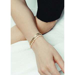 Pulsera de tenis Amara Fancy Shape en oro amarillo, accesorio de moda - Product Image 2