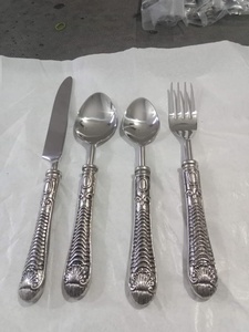 Diseño de moda de cucharas y cubiertos, hechos de metal de alta calidad, utilizados en hogares y restaurantes. - Product Image 6