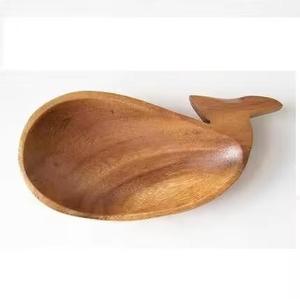 Plateau en bois fonctionnel et élégant pour servir des boissons, des repas et des collations, idéal pour le chevet, le bureau ou la salle à manger à vendre - Product Image 6