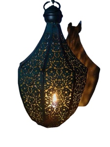 Linterna marroquí de metal de estilo náutico con mango de hierro de cobre para decoración de jardín y festivales técnica plateada Tema de amor - Product Image 2