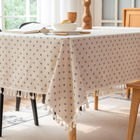 Nappe de table carrée en coton tissé brodée de fleurs pour mariage |   Haut à volants réutilisable personnalisable, style vintage européen, respectueux de l'environnement