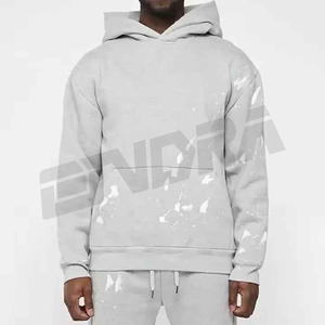 Chándal con capucha lavado ácido de gran tamaño con salpicaduras de pintura y detalle de fuelle construido para un estilo callejero audaz, comodidad y apariencia - Product Image 1