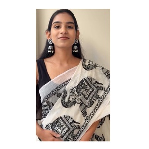 La mayoría de las ventas de algodón pesado de impresión digital de trabajo de borde Saree para niñas estilo moderno para ropa de fiesta de boda disponible para la venta India - Product Image 1