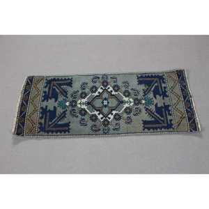 Alfombra Turca Vintage Pequeña de 1,4x3,3 pies, Alfombra de Retazos Verde Azul - Product Image 3