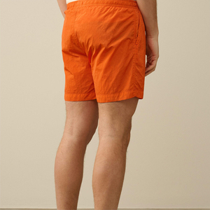 Pantalones cortos de playa sólidos de poliéster 100% naranja brillante personalizados, bañadores de verano ligeros de secado rápido para hombre, cintura elástica con cordón - Product Image 3
