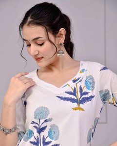 Ensemble coordonné imprimé en bloc blanc Kohinoor pour femmes, vêtements ethniques décontractés et de soirée au meilleur prix - Product Image 2