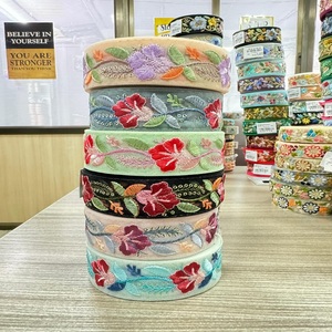 Lacets floraux brodés sur mesure de 1.25 à 2 pouces et plus, idéaux pour être utilisés comme bordures dans la teinte pastel - Product Image 1