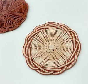 Posavasos con Diseño de Girasol, Hechos a Mano con Ratán con Acabado Natural, Perfectos para el Hogar y la Mesa de la Cocina, Juego de 2 Utensilios de Cocina - Product Image 3
