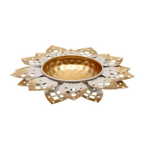 Majestic Glow Gold Rustic Urli avec Diya Pour une ambiance festive Rustic Gold Beauty The Perfect Urli with Diya - Product Image 2