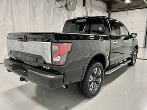 ปี 2023 สำหรับรถ SUV ขับเคลื่อนสี่ล้อ พร้อมเบาะหนังภายในสีเข้ม พวงมาลัยซ้าย และหลังคาซันรูฟแบบพาโนรามา - Product Image 3