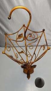 Porte-parapluie élégant en forme de seau avec abat-jour en laiton, idéal pour la décoration intérieure et le rangement des vêtements de pluie. - Product Image 3