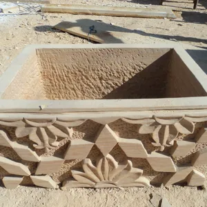 Pot à eau en pierre de sable très vendu, design traditionnel fait à la main, design personnalisé, décoration de jardin, fabricant indien direct, maison - Product Image 1