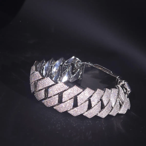 Pulsera Cubana Chapada en Plata con Incrustaciones de Moissanita y Eslabones Gruesos para Joyería de Moda Urbana de Lujo - Product Image 4