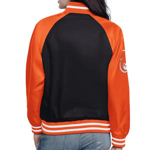 Chaqueta de béisbol de satén de alta calidad para mujer Chaquetas universitarias bordadas en tallas grandes Servicio OEM para la temporada de invierno - Product Image 6