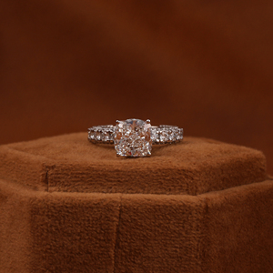 Anillo de Diamantes de Oro Sólido de 14 Quilates con Corte Cojín de 3.0 Quilates, Gema Verde Cultivada en Laboratorio y Diamantes Redondos, con Halo Oculto de Moda - Product Image 2