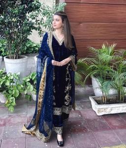 Top de terciopelo pesado de diseñador con bordado Zari y trabajo a mano Palazzo de terciopelo pesado con traje de fiesta indio Georgette Dupatta - Product Image 2