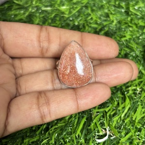 แหวนแฟชั่นพลอยซันสโตนธรรมชาติชุบเงินสำหรับผู้หญิง ขายดี ขายส่งเครื่องประดับทองเหลืองประดับพลอยสำหรับงานหมั้น - Product Image 5