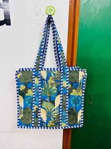 Sac fourre-tout d'été matelassé en coton indien imprimé bloc à main pour femmes fermeture à glissière sac à bandoulière pour femmes - Product Image 4