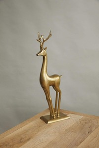 Elegante Reno de pie con acabado dorado satinado | Una figura moderna y estilizada para un centro de mesa festivo o una mesa de consola - Product Image 2