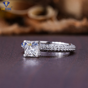 Anillo de oro blanco con diamantes de corte redondo y princesa TDW 1,96 de Lab-Stone/Unreash Your Sparkle/Color DE LA EF-VS - Product Image 2