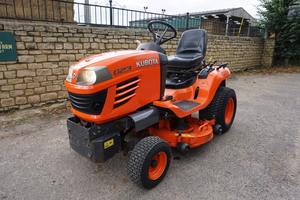 Tondeuse autoportée industrielle Kubota G261 4x4, mini-tracteur de jardin pour la coupe de l'herbe, avec débroussailleuses supérieures - Product Image 4