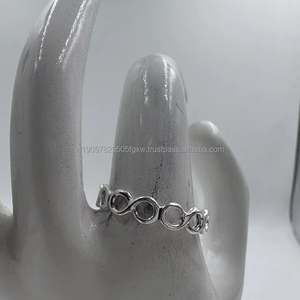 El mejor precio para los anillos de piedras preciosas de plata con detalles intrincados de mujer Elegancia atemporal para cada ocasión, incluidas las fiestas - Product Image 1