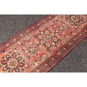 Tapis turc 2,4 x 7,7 pieds, rouge géométrique avec éléments floraux, tapis vintage - Product Image 3