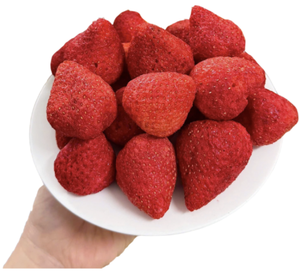 Copos de Fresa Seca de Vietnam de Fruta Pura para Mezclar en Bebidas, Incluir en Helados y Decorar Pasteles - Product Image 1