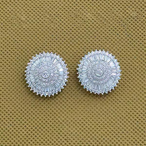 Boucles d'oreilles pendantes à la mode pour grossistes et fabricants Tops en zircon cubique Placage rhodié 2 tons par Carat - Product Image 3