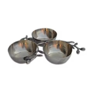 Belle coupelle à dattes en métal avec finition texturée, idéale pour les maisons de prestige à la recherche d'accessoires de table attrayants - Product Image 2