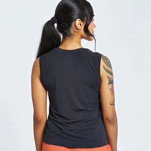 Camiseta sin Mangas Ligera con Logotipo Personalizado para Mujer - Product Image 5