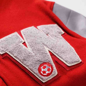 Veste bomber de baseball tendance personnalisée avec patch rouge et gris pour hommes, streetwear uni, vêtements d'extérieur d'hiver pour le collège, vestes pour hommes - Product Image 3