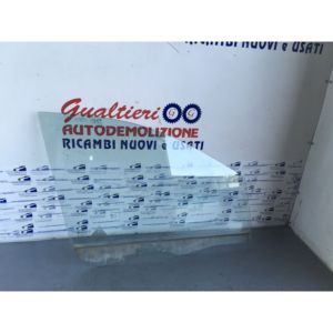 FINESTRA ANTERIORE DESTRA CON LUCI INTEGRATE KIA Carens 2a Serie 824211D000 (06>) - Product Image 1