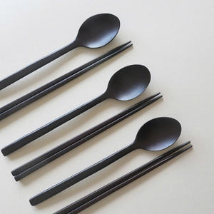 ชุดช้อนไม้สีดำแบบพรีเมี่ยมช้อนตะเกียบไม้ของแข็งหรูหราของขวัญขึ้นบ้านใหม่เครื่องใช้บนโต๊ะอาหารทำจากไม้ - Product Image 1