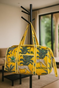 Bolsa de Viaje de Fin de Semana de Lujo, Deportiva, Casual, con Cierre de Cremallera, de Gran Capacidad, Tropical, Amarilla, de Algodón, Duradera y Hecha a Mano - Product Image 4